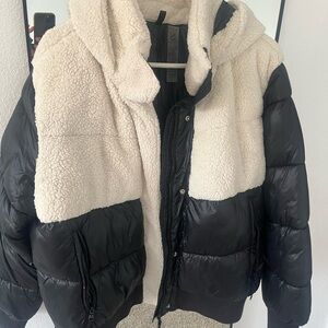 Lou & Grey Black Puffer Jacket with Cream Lining